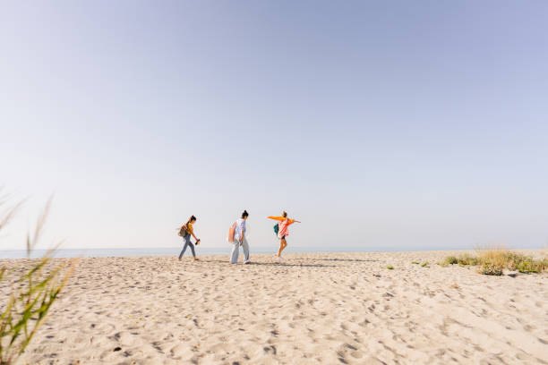 looking for perfect spot on the beach - travel stock pictures, royalty-free photos & images