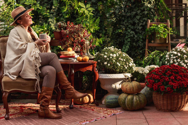moments of enjoyment in your garden - garden decoration stock pictures, royalty-free photos & images