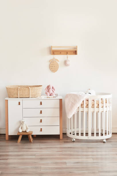 nursery room. bedroom with bed and chest of drawers. children's accessories. playroom - home decoration stockfoto's en -beelden