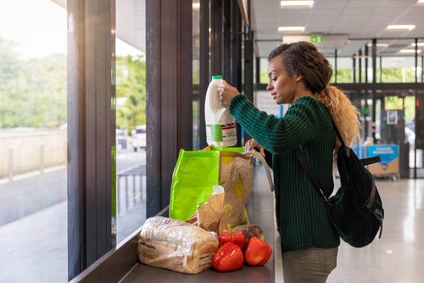 packing groceries in a supermarket - food stock pictures, royalty-free photos & images