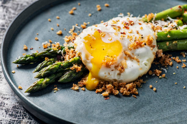 pan fried asparagus with fried egg and panko gremolata - food stock pictures, royalty-free photos & images