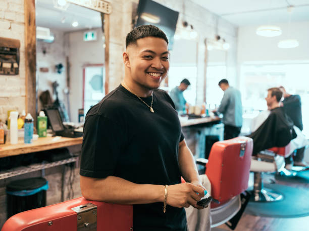 peluquería de estilo inglés acción - hairstyle fotografías e imágenes de stock