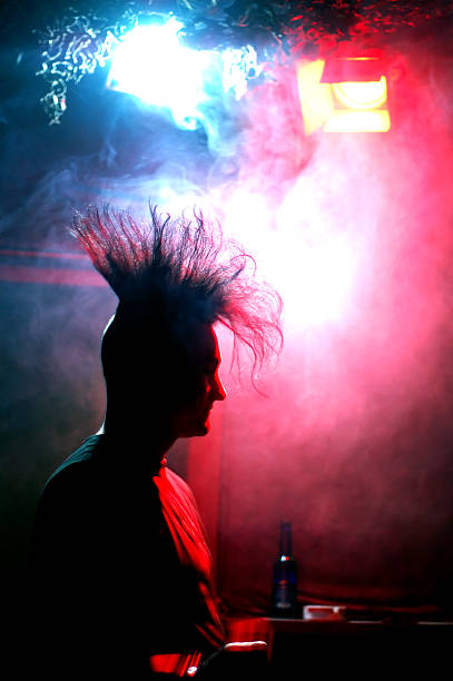 pie en el bar - hairstyle fotografías e imágenes de stock