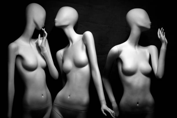 plastic woman mannequins - fashion stock pictures, royalty-free photos & images
