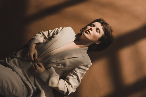 portrait of a beautiful woman with professional natural makeup clean healthy skin - fashion photos et images de collection