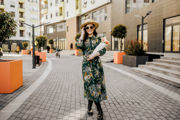 portrait of young woman holding bouquet of tulips - fashion stock pictures, royalty-free photos & images