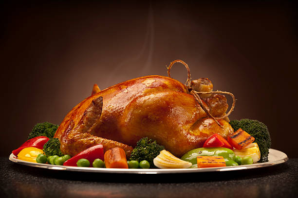 poulet cuit au four - food photos et images de collection