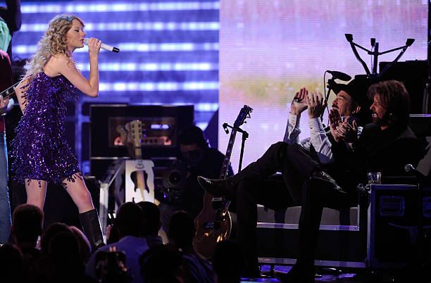 Recording artist Taylor Swift performs for Kix Brooks and Ronnie Dunn of the duo Brooks & Dunn during the "Brooks & Dunn - The Last Rodeo" show...
