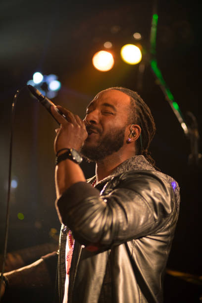 singing soul music - concert stock pictures, royalty-free photos & images