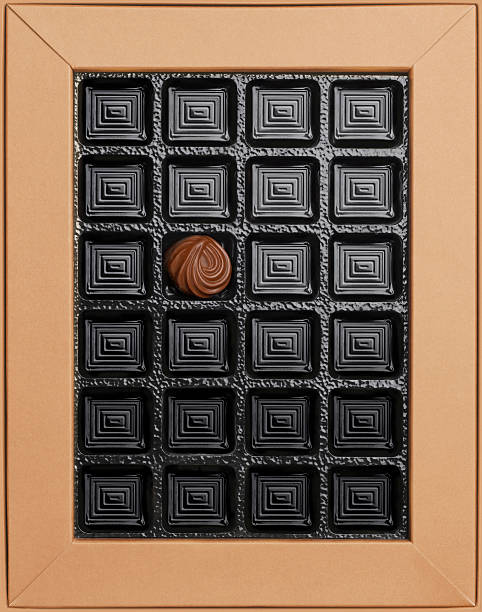 single chocolate in empty box, overhead view - junk food stockfoto's en -beelden