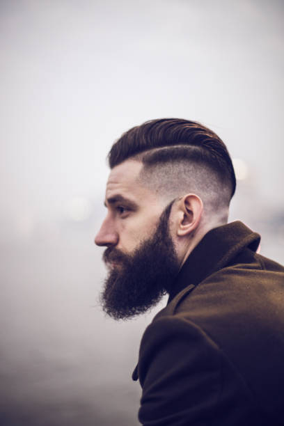 städtischen mann mit bart - hairstyle stock-fotos und bilder
