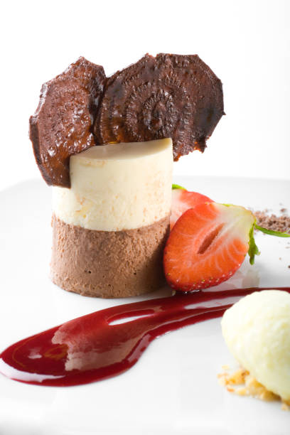 stylish gourmet dessert - junk food stock-fotos und bilder