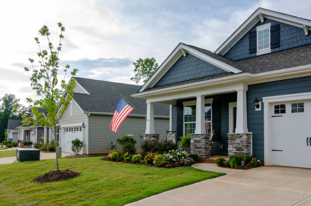 suburban patriotic homes and neighborhoods and the celebration of independence day - garden decoration stock pictures, royalty-free photos & images