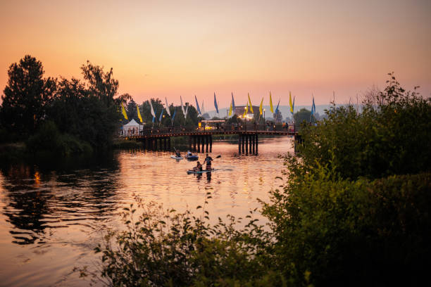 the deschutes river at dusk - concert stock pictures, royalty-free photos & images