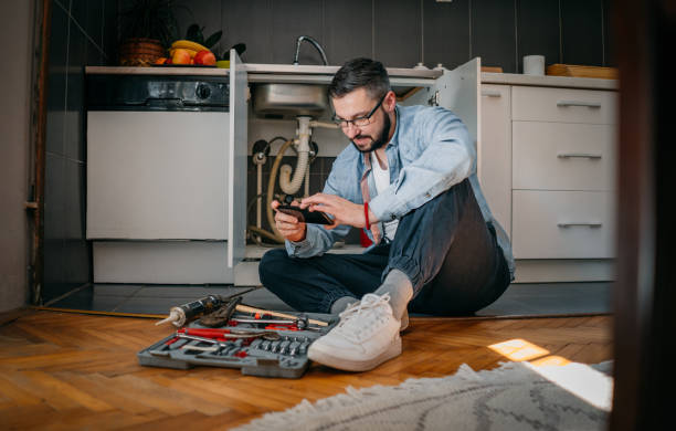 the plumber uses the phone - home decoration stockfoto's en -beelden