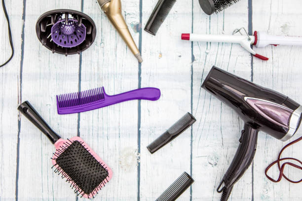 various hair styling devices on white background, top view - hairstyle stockfoto's en -beelden