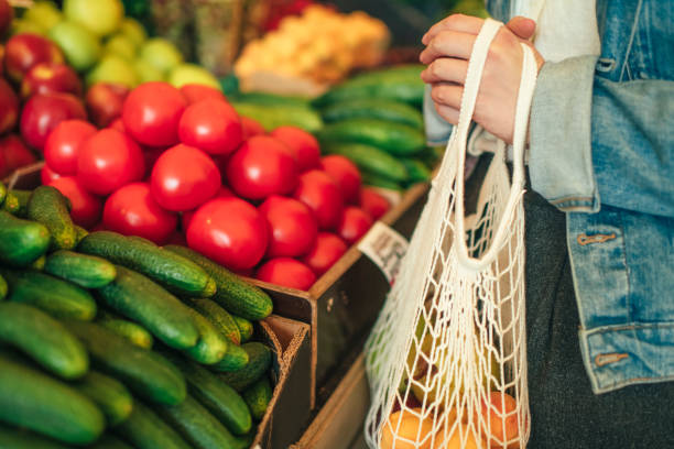 vegetables and fruit in reusable bag on a farmers market, zero waste concept - food stock pictures, royalty-free photos & images