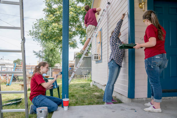 volunteers painting house - home decoration stock pictures, royalty-free photos & images