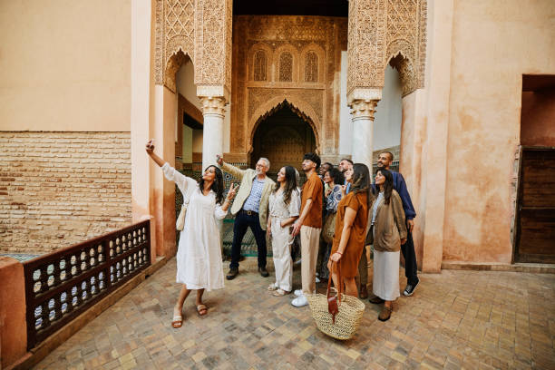 wide shot group travel selfie at historical landmark - travel stock pictures, royalty-free photos & images