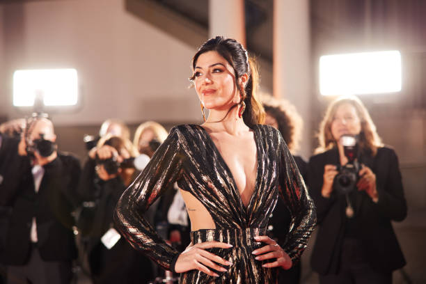 with her hand on her hips, the actress confidently poses for photographers on the red carpet. - fashion stock pictures, royalty-free photos & images