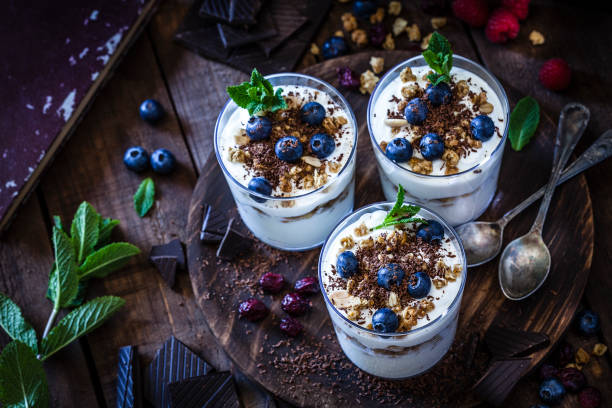 yogurt with granola, berry fruits and chocolate - food stock pictures, royalty-free photos & images