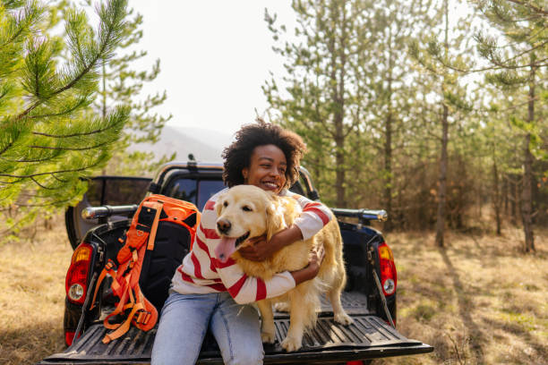 young woman on a road trip with her best friend - travel stock pictures, royalty-free photos & images