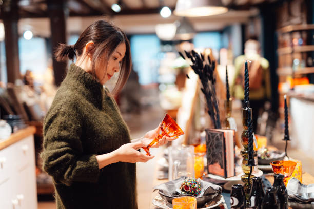 young woman shopping gifts for family and friends in department store - home decoration stockfoto's en -beelden
