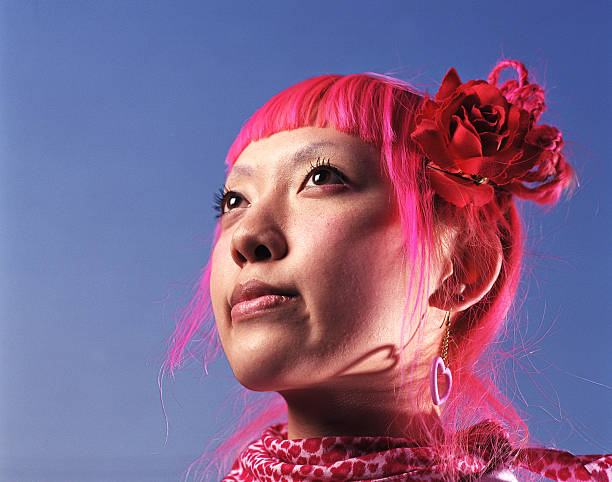 young woman with pink hair looking away, portrait - hairstyle stockfoto's en -beelden