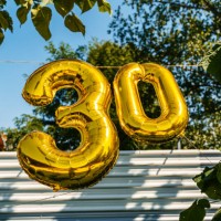 30th birthday balloon sign outdoors - garden decoration stock pictures, royalty-free photos & images