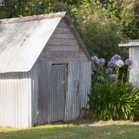 a backyard shed - garden decoration stock-fotos und bilder