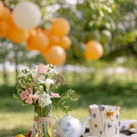 a bouquet and cake on the table outdoors - garden decoration stock pictures, royalty-free photos & images