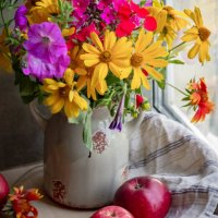 a bright bouquet of flowers in a ceramic vase and red ripe apples. - garden decoration stock pictures, royalty-free photos & images