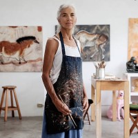 a femail artist in her studio - home decoration fotografías e imágenes de stock