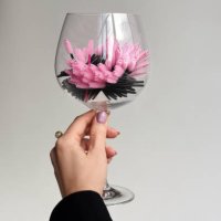 a glass with disposable eyebrow and eyelash brushes in the hands of the girl. disposable eyebrow and eyelash brushes. pink and black brushes. woman's hand. gray universal background. - nails art stock pictures, royalty-free p