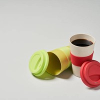 a reusable coffee cup placed on a gray background - junk food stock pictures, royalty-free photos & images