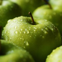 a tray full of granny smiths - food stock pictures, royalty-free photos & images