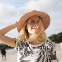 a young woman in paris - travel photos et images de collection