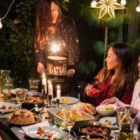 abendgesellschaft - garden decoration stock-fotos und bilder