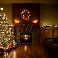 adorned christmas tree, wreath, and garland inside living room, copyspace - home decoration stock pictures, royalty-free photos & images