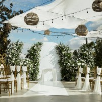 an elegant outdoor decoration setting for guests to celebrate the act of marriage. - home decoration stock pictures, royalty-free photos & images