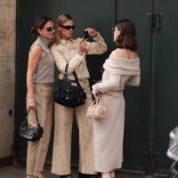 Anna Winter is seen wearing sunglasses with a fine black frame from Ray Ban, silver hoop earrings, a beige knitted tank top with turtleneck, two-tone...