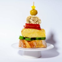 appetizer or tapa in the shape of a christmas tree made of bread, omelette, green pepper, red pepper, cheese and olive - home decoration stock pictures, royalty-free photos & images