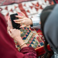 arabic young women engaging with smartphones in majlis - garden decoration stock pictures, royalty-free photos & images