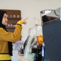 asian muslim woman orders a drink in a cafe - junk food stock pictures, royalty-free photos & images