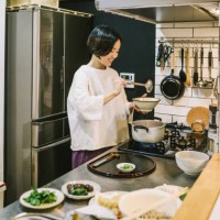 asian woman cooking in the kitchen - food stock pictures, royalty-free photos & images