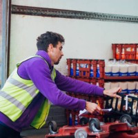 attaching relevant paperwork to pallets - food stock pictures, royalty-free photos & images