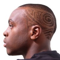 aufwendige haar stil und profil eines jungen mannes - hairstyle stock-fotos und bilder