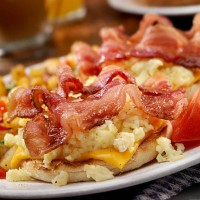 bacon and egg breakfast sandwich - junk food stock pictures, royalty-free photos & images