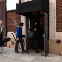 band carrying instruments into venue - concert stock pictures, royalty-free photos & images