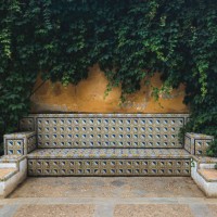 bank decorated with tiles in a garden of sevilla oldtown - garden decoration stockfoto's en -beelden